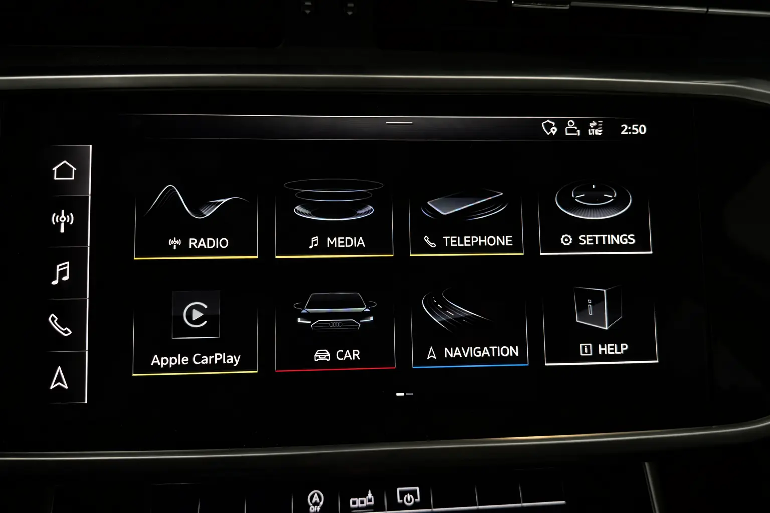 Audi Q8 4M — Apple CarPlay
